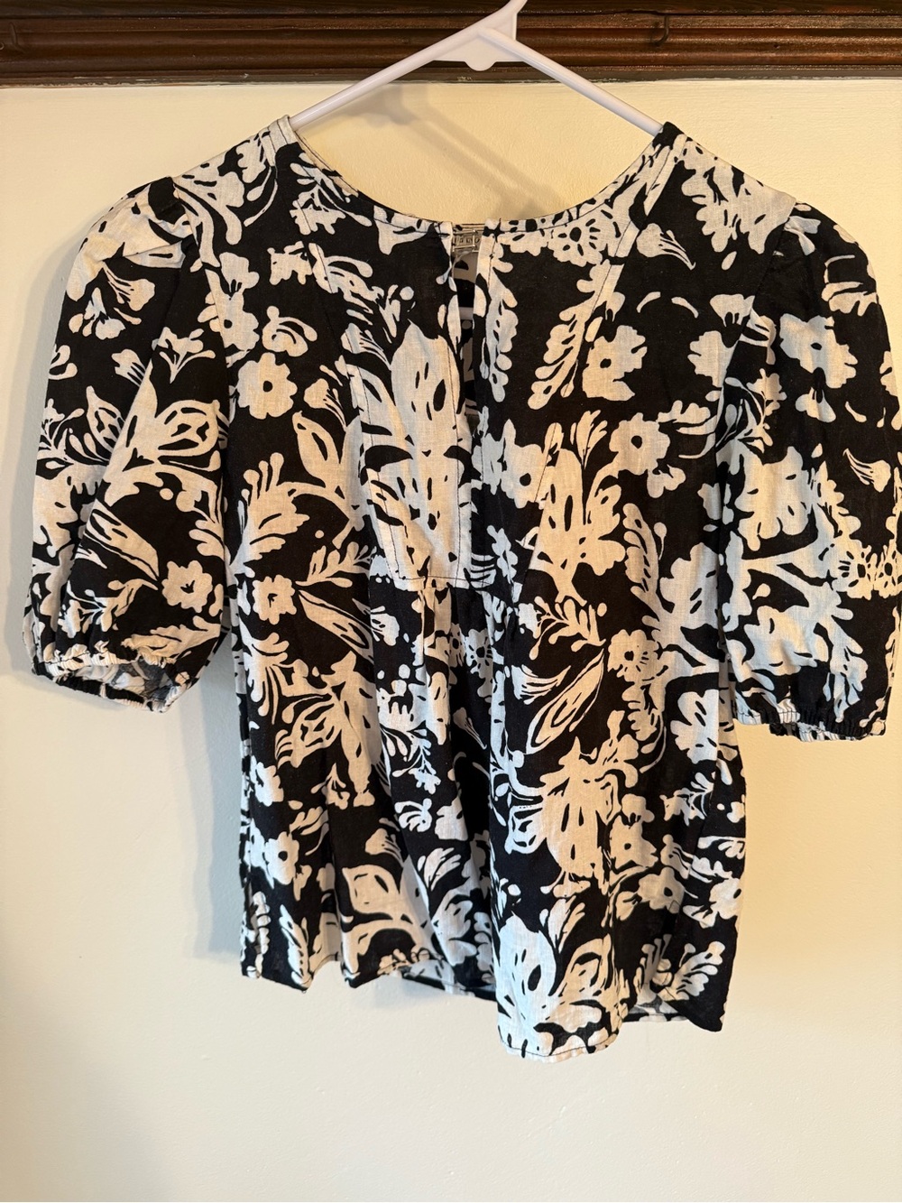 Linen Blend Puff Sleeve Top